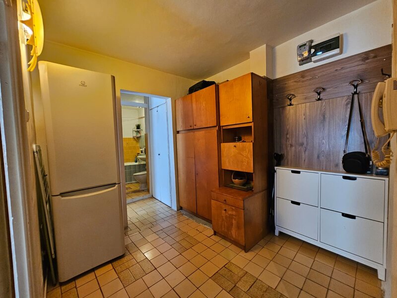 Herastrau, proprietar, 2 camere decomandat,  350m, 500m m6, etaj 2/4,